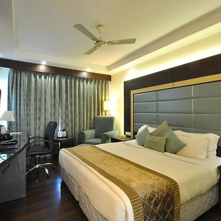 קאנפור Hotel Royal Cliff מראה חיצוני תמונה