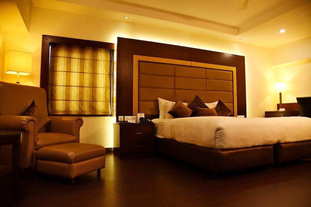 קאנפור Hotel Royal Cliff מראה חיצוני תמונה