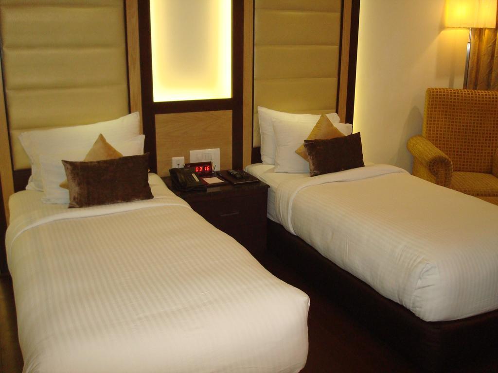 קאנפור Hotel Royal Cliff מראה חיצוני תמונה