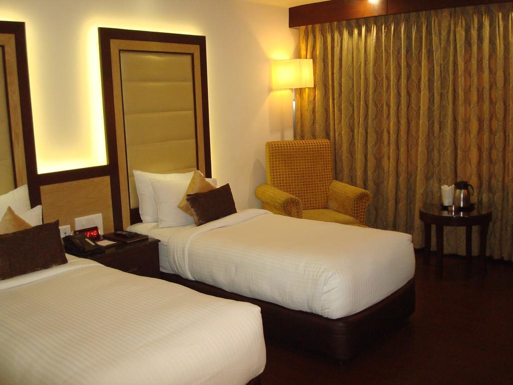 קאנפור Hotel Royal Cliff מראה חיצוני תמונה