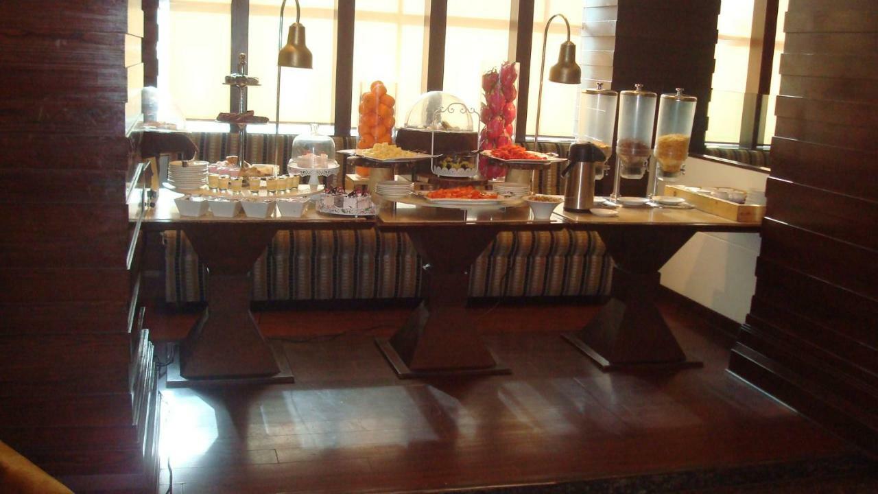 קאנפור Hotel Royal Cliff מראה חיצוני תמונה